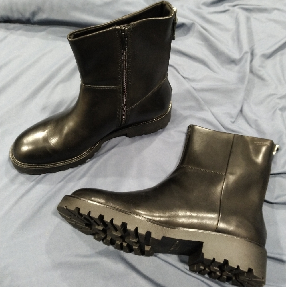 Vagabond Kenova Black Leather Rear Zipper Ankle Boots Size 42 NIB